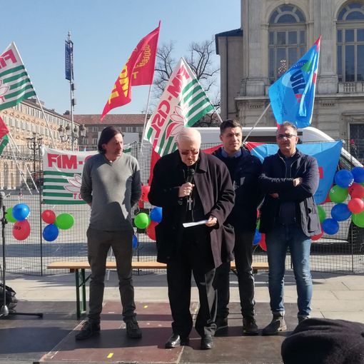 Nosiglia ad un presidio pro Embraco - foto di repertorio