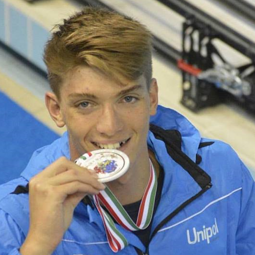 Il gigante di Moncalieri Alessandro Miressi riscrive la storia: suo il nuovo record italiano sui 100 stile libero