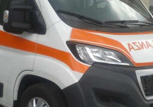 Anziano in bicicletta muore investito da un'auto