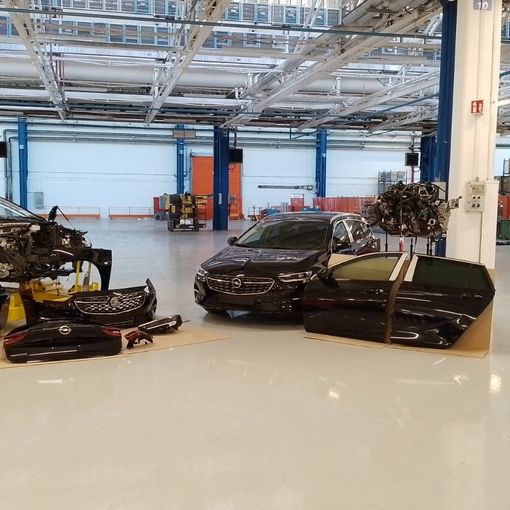 Viaggio nel nuovo centro di Economia circolare a Mirafiori: qui si darà nuova vita a motori, batterie e componenti auto [FOTO e VIDEO]