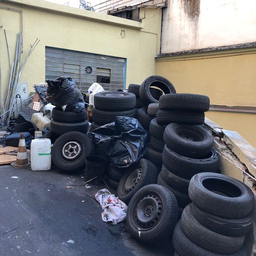 Officina abusiva all'interno di un'autorimessa: i vigili la sequestrano e sanzionano il titolare