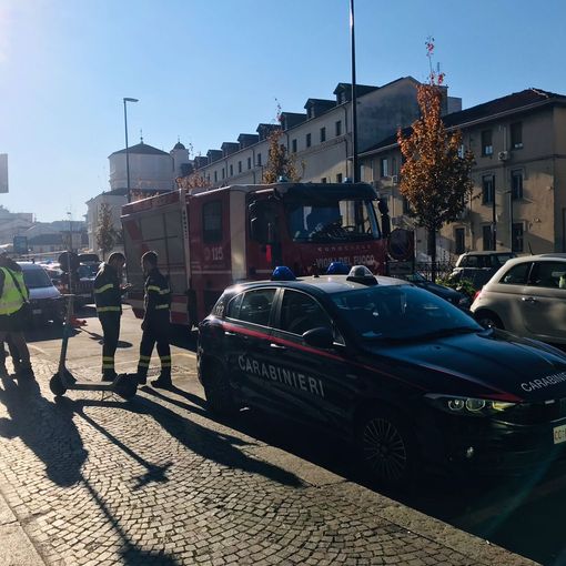 Bomba a mano esplode in un cantiere di via Nizza: ferito un operaio