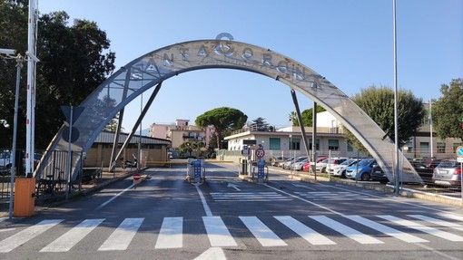 L'ospedale Santa Corona di Pietra Ligure in cui è stata ricoverata la 54enne torinese