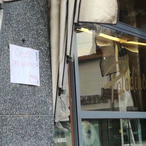 Un velo di tristezza a borgo Filadelfia: abbassano le serrande due negozi storici: la gelateria Paladino e la Gioielleria Rossi