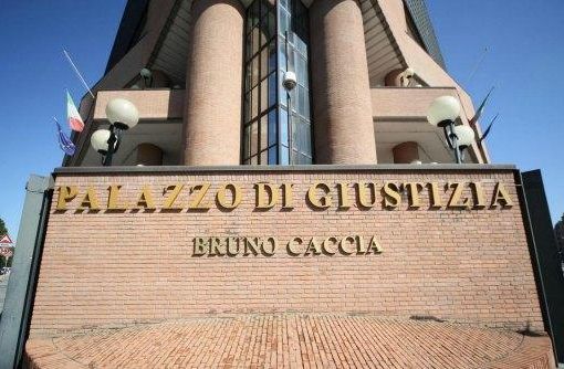 Il Clark di Beautiful imputato a Torino per maltrattamenti, i legali: &quot;Il processo porti alla luce la verità&quot;