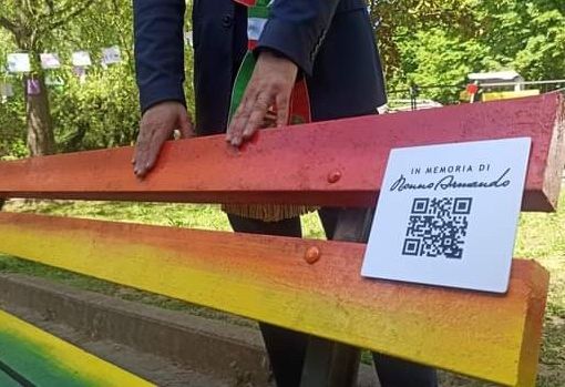 panchina arcobaleno collegno