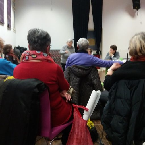 Donne e politica a San Salvario: presente, futuro e una panchina rossa