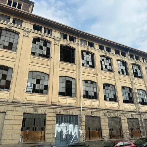 “Portiamoci la sedia”, i cittadini dell'area ex Paracchi insieme per riappropriarsi delle aree verdi del quartiere