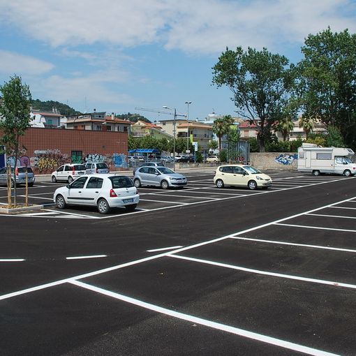 Parcheggi commerciali disponibili h24: approvata mozione in Consiglio comunale