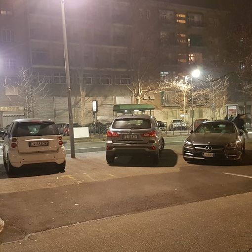 Nella domenica dello sciopero dei vigili, caos fuori dalle Molinette nei parcheggi riservati ai taxi