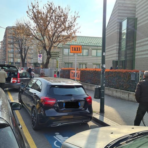 parcheggio taxi in via Gorizia