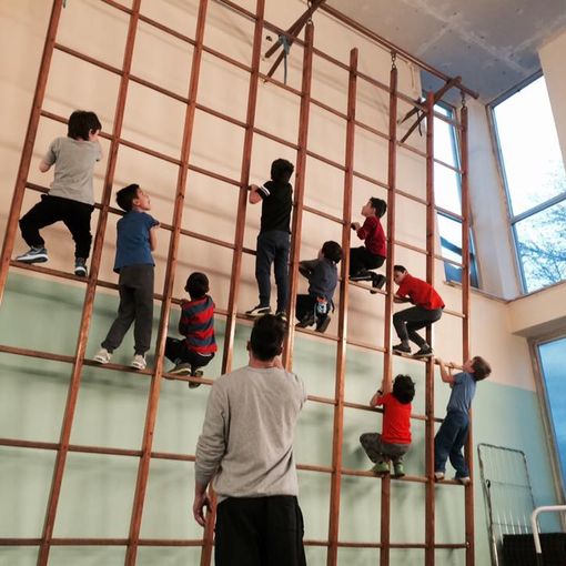 &quot;Col corpo insegno ai bambini a superare ostacoli”: così il parkour è arrivato a Mirafiori