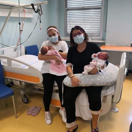 Doppio fiocco rosa a Rivoli: ai tempi del Covid le sorelle si ritrovano in ostetricia e ginecologia