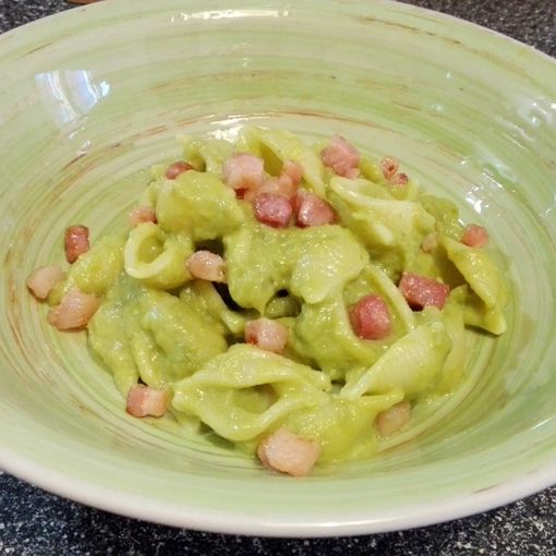 La videoricetta della Pasta con crema di Asparagi e Pancetta