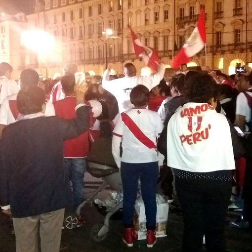 Tifosi peruviani in festa: nel cuore di Torino per il sogno del mondiale