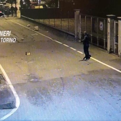 Bimbi feriti da petardi inesplosi a Nole, denunciato un operaio di 38 anni