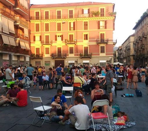 &quot;Dormire in piazza Santa Giulia è come dormire a bordo di un tratto trafficato della Tangenziale di Torino&quot;