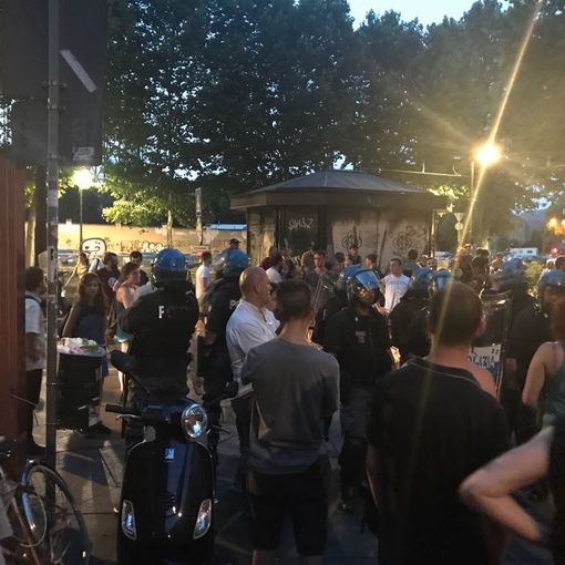 Controlli sulla Movida a Torino, scontri tra centri sociali e Polizia in piazza Santa Giulia