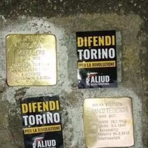 Adesivi della destra studentesca accanto alle pietre d'inciampo del D'Azeglio, Aliud: &quot;Non siamo stati noi&quot;