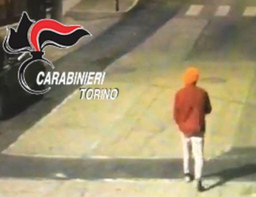 Rivoli, incendiava le auto a Cascine Vica: preso piromane 20enne