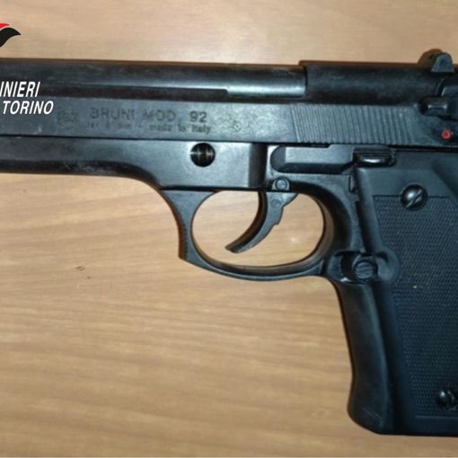 Durante la discussione è spuntata anche una pistola