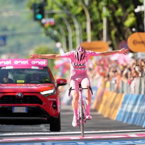 L'ultimo vincitore del Giro, lo sloveno Tadej Pogacar, in maglia rosa