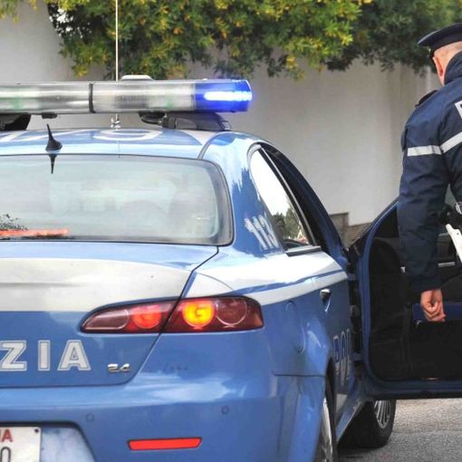 Pusher aggredisce gli agenti dopo aver ingerito degli ovuli: fermato in Barriera di Milano
