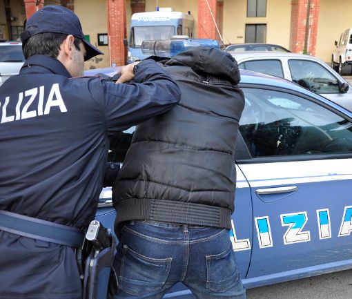 Torino: due arresti per droga in piazza Montanaro