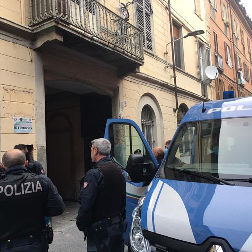 Un controllo di polizia a Torino