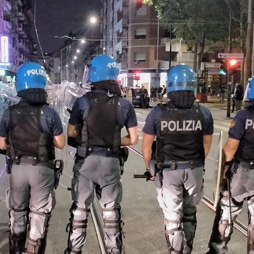 L'urlo degli antagonisti in presidio al Cpr: &quot;Assassini, fuoco alle galere&quot; [FOTO E VIDEO]