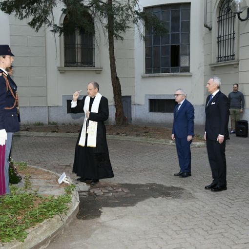 Deposta corona d’alloro al cippo dei Caduti nella lotta contro la criminalità e il terrorismo della polizia di Stato [VIDEO]