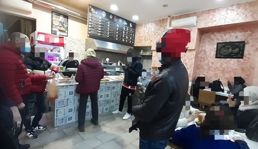 L'assembramento notato dalla polizia