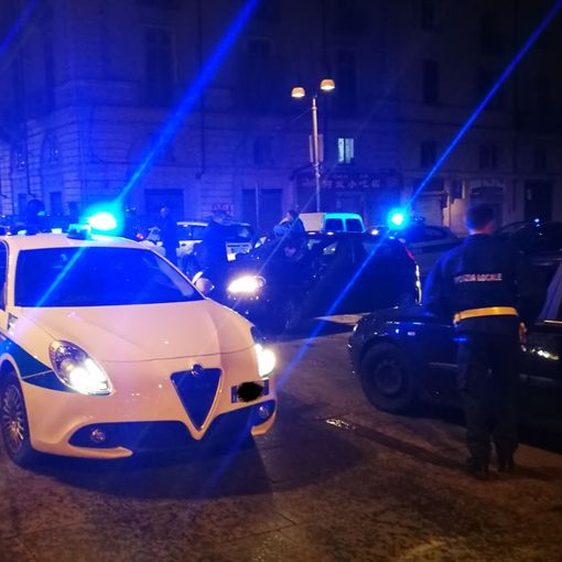 Brucia un semaforo rosso a 120 km/h in corso Potenza, - 21 punti di patente