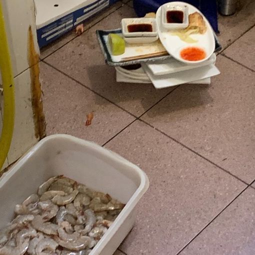 Alimenti mal conservati in un giapponese di via De Sanctis: denunciati i titolari