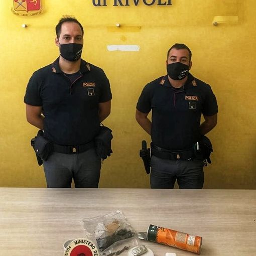 Nascondevano la droga nel barattolo di patatine: nei guai due minorenni di una comunità di Rivoli