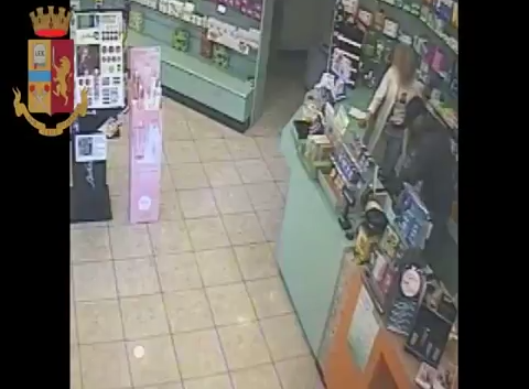 Rapina alla farmacia Dutto di corso Giulio, arrestato il rapinatore (VIDEO)