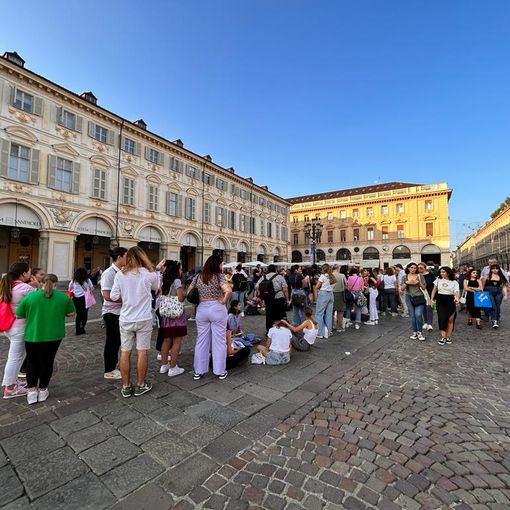 Persone in centro piazza san Carlo