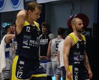 Basket, un pessimo terzo quarto costa sconfitta e secondo posto alla Reale Mutua