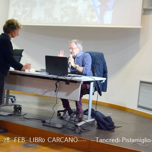 presentazione di un libro in biblioteca