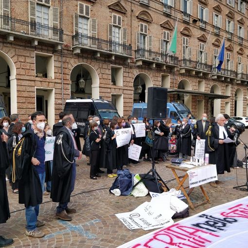 Presidio contro il Cpr di fronte alla Prefettura di Torino