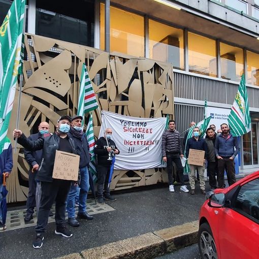persone che manifestano