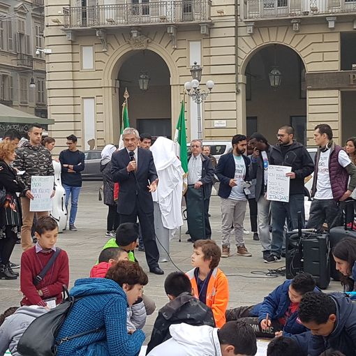 “Siamo già italiani”: il popolo dello ius soli in Piazza Castello