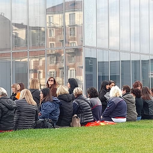 Lear, l'allarme non cessa di suonare. Presidio sotto la Regione