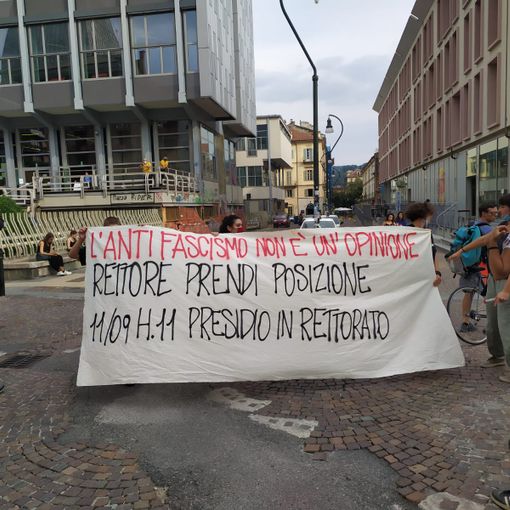 Scontri al Campus Einaudi, i collettivi: “Il rettore si esponga sulle misure cautelari agli studenti antifascisti” [VIDEO]