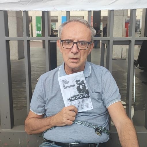 Il professore incatenato con gli studenti al Politecnico, la protesta continua