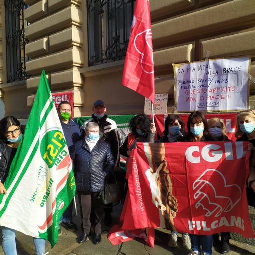 “Da Manital alla brace”: la protesta degli addetti alle pulizie Inps (FOTO e VIDEO)