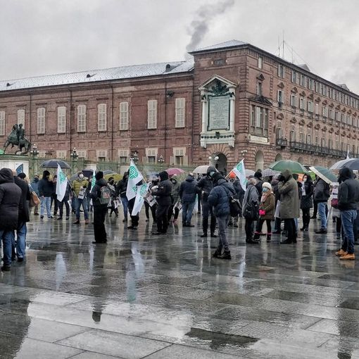 Ristoratori e baristi torinesi in piazza: &quot;Cosí non possiamo più andare avanti&quot;