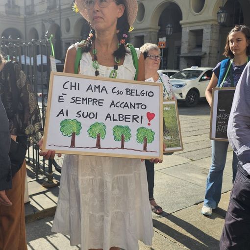 Una immagine della protesta di stamattina di fronte al Municipio