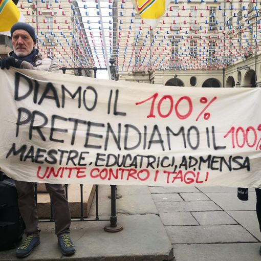 Manifestazione davanti al Comune di Torino