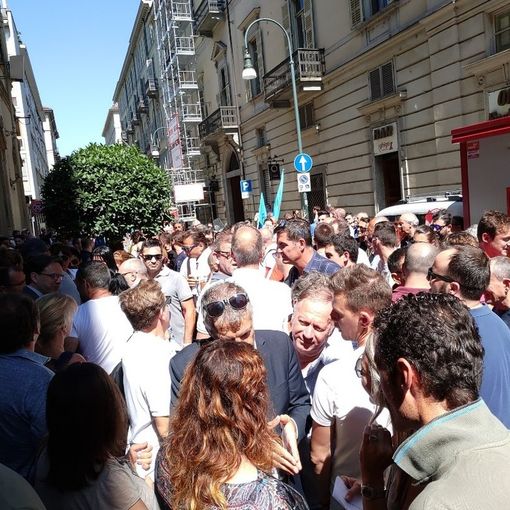 Gioco d'azzardo, i lavoratori del “gioco legale” protestano a Palazzo Lascaris: verranno auditi in Consiglio regionale (VIDEO)